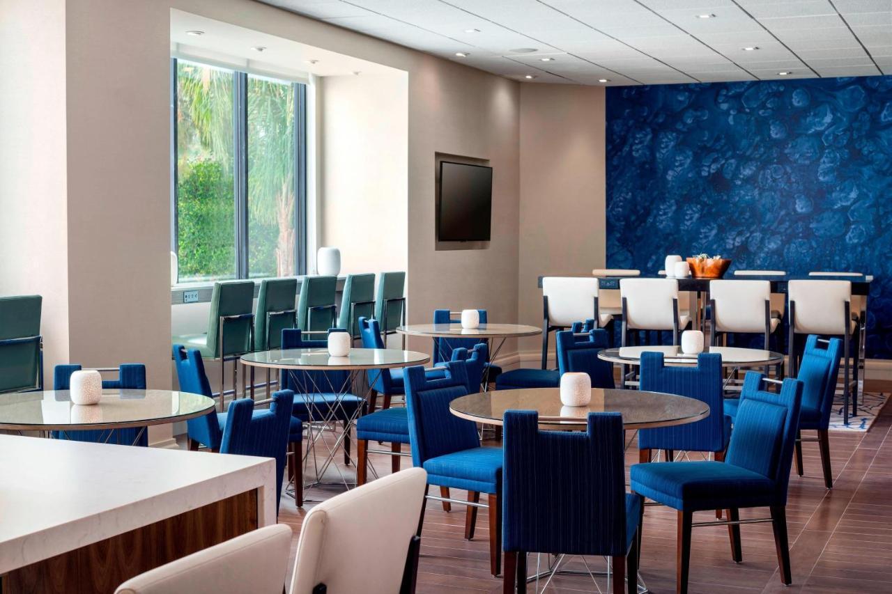 Irvine Marriott Hotell Exteriör bild